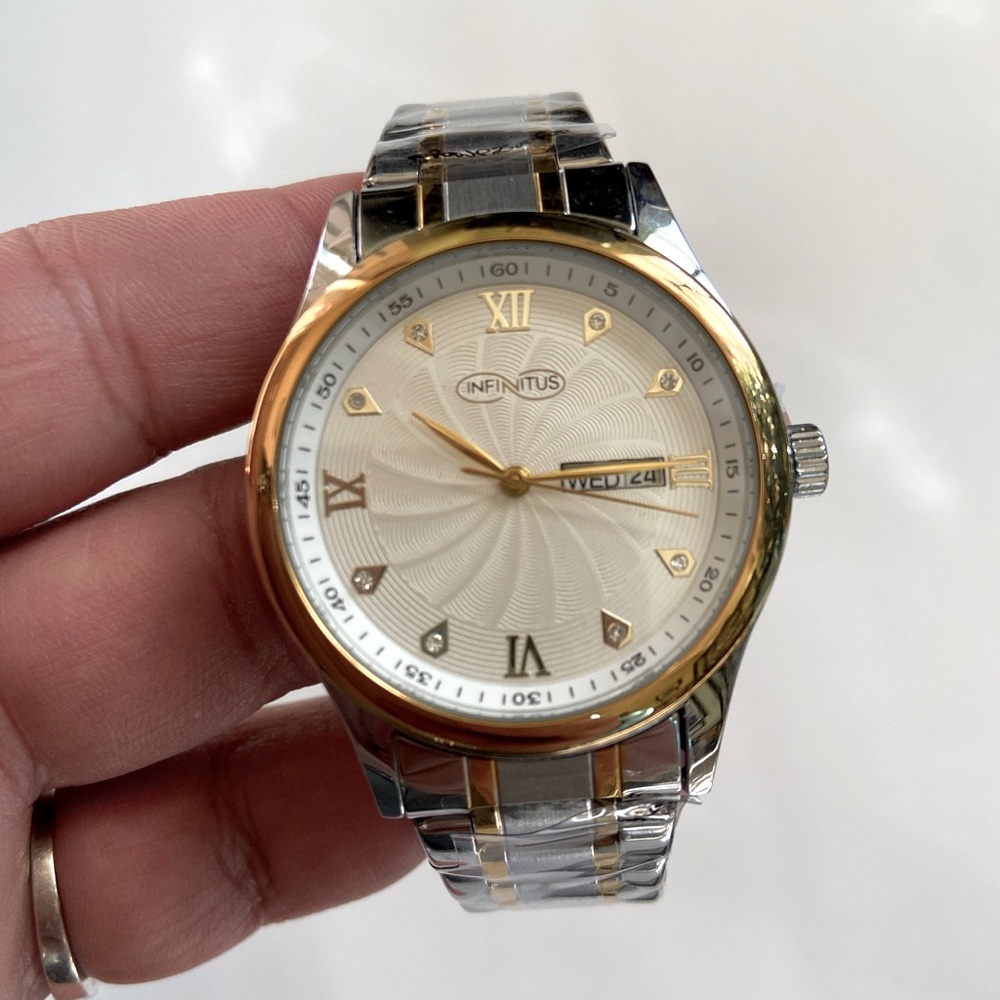 Silver and Gold tone watches 👍❤️